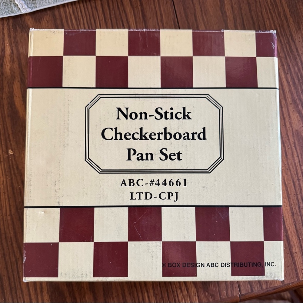 Non-Stick Checkerboard Baking Pan Set